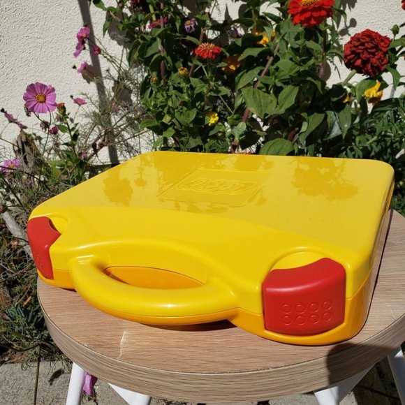 LEGO Yellow Plastic Carrying Carry Case Storage Box w Handle Dividers - Picture 8 of 9